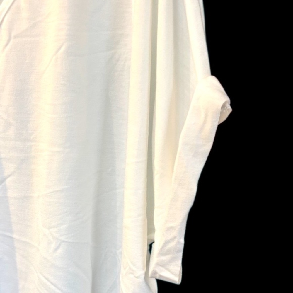 NWOT-Elegant White V-Neck Women's Tee - Picture 4 of 6
